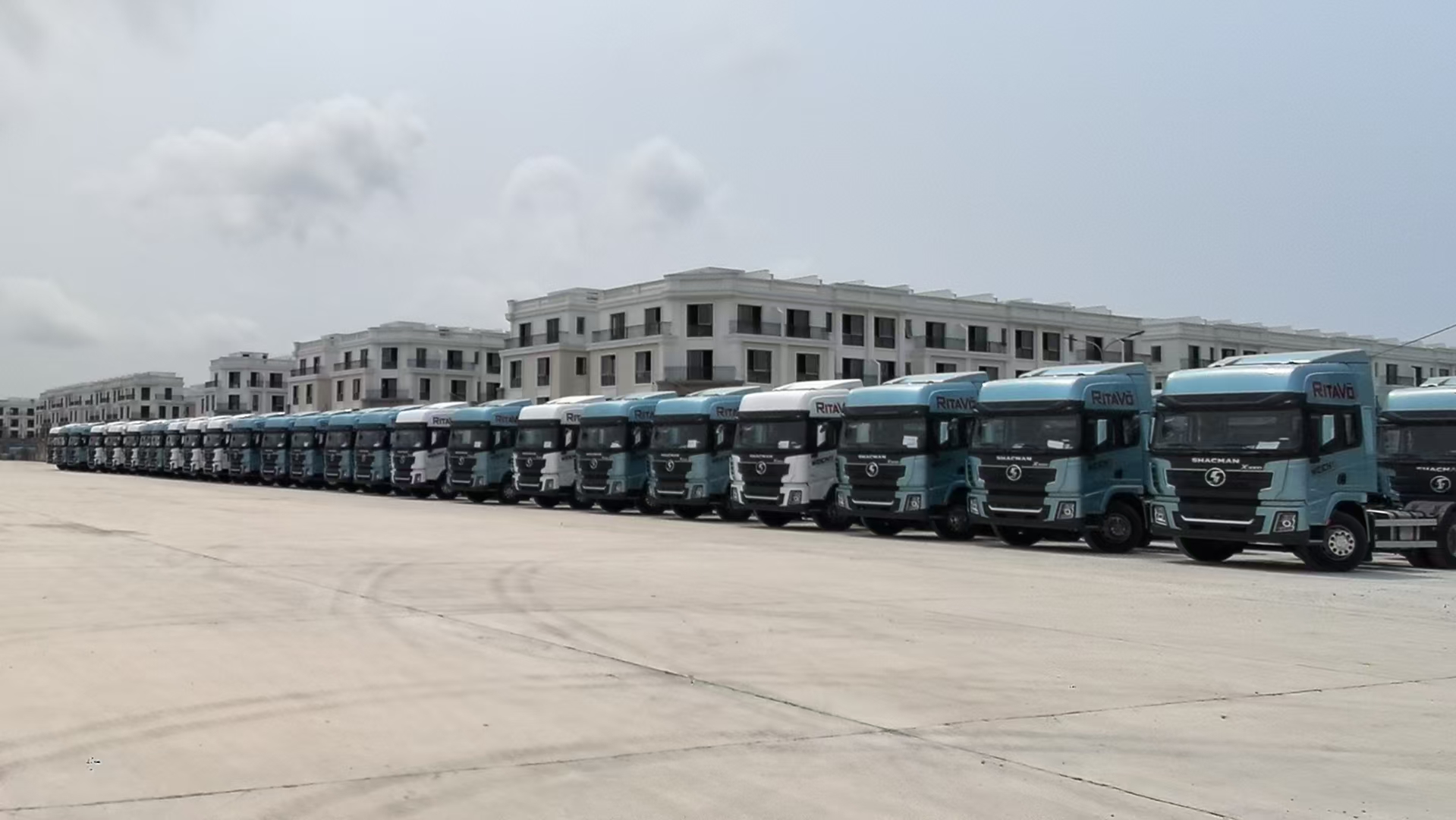 公司代理出口牵引车